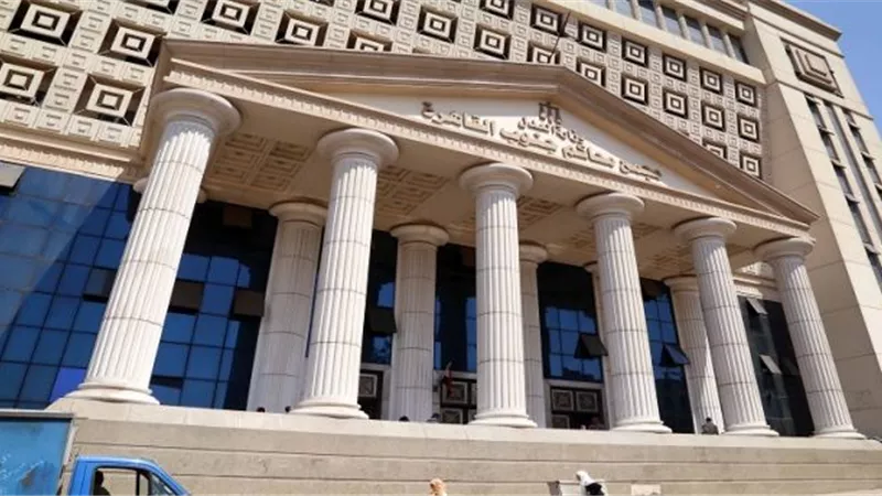 الحكم على 5 متهمين بقتل شاب بطلق نارى في حلوان.. اليوم