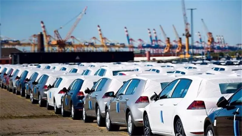 الجمارك تعلن موعد انتهاء مبادرة استيراد سيارات المصريين من الخارج