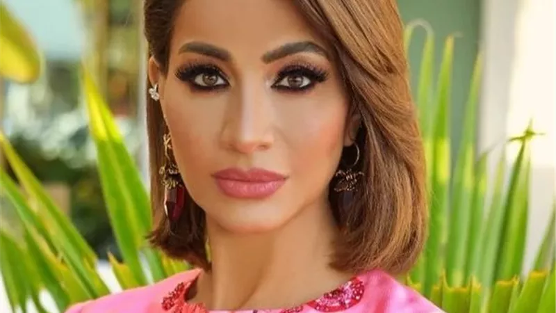 من داخل السيارة.. بسمة وهبة تخطف الانظار