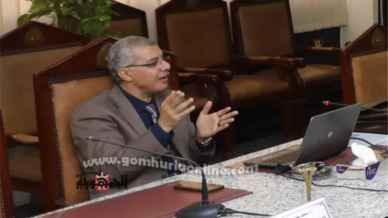 رئيس جامعة الزقازيق يعقد إجتماعاً لبحث خطة تطوير الجامعة