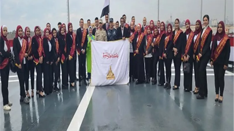 وفد طلاب جامعة عين شمس في زيارة للقاعدة البحريه بالاسكندريه