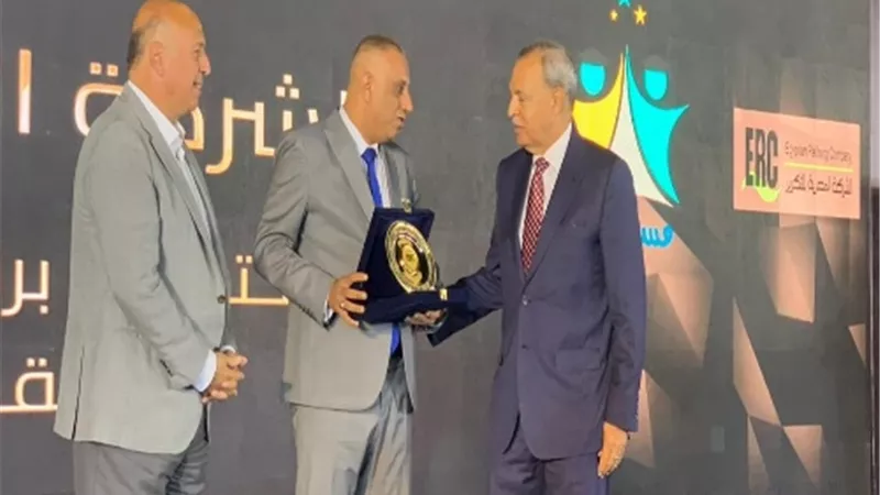محافظ القليوبية يُكرم مدير تعليم الخصوص.. صور