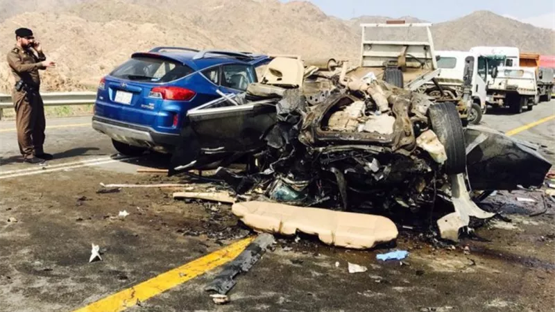 مقتل 7 أشخاص من أسرة واحدة بحادث سير مروع في الرياض
