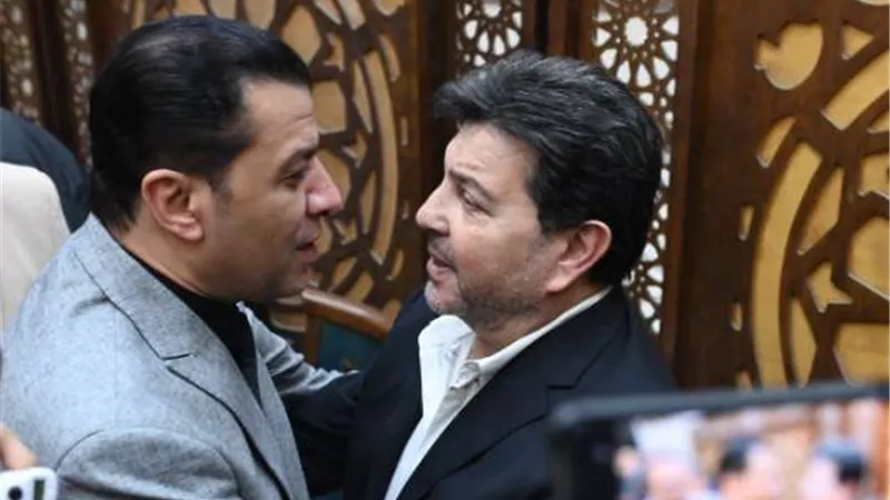 أول لقاء يجمع هانى شاكر بـ مصطفى كامل فى عزاء محمد سلطان
