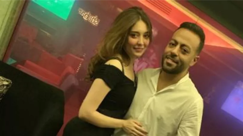 خطيبة تامر عاشور السابقة تخطف الانظار.. صور