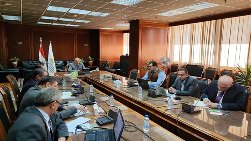 وزير الرى يتابع موقف الجاهزية للتعامل مع الأمطار الغزيرة والسيول