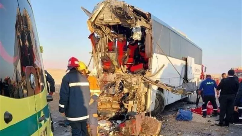 اسماء مصابي حادث تصادم أتوبيس بسيارة تريلا طريق رأس غارب الزعفرانة