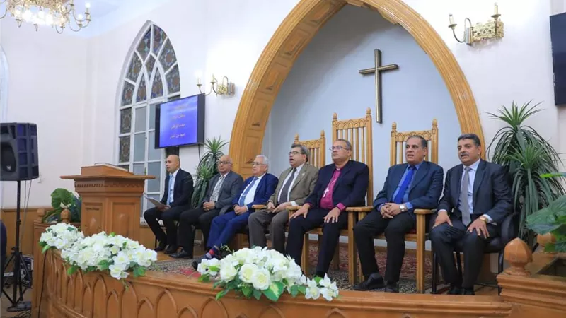 رئيس الطائفة الإنجيلية يشهد تكريم شيوخ وقسوس بكنيسة الملك الصالح