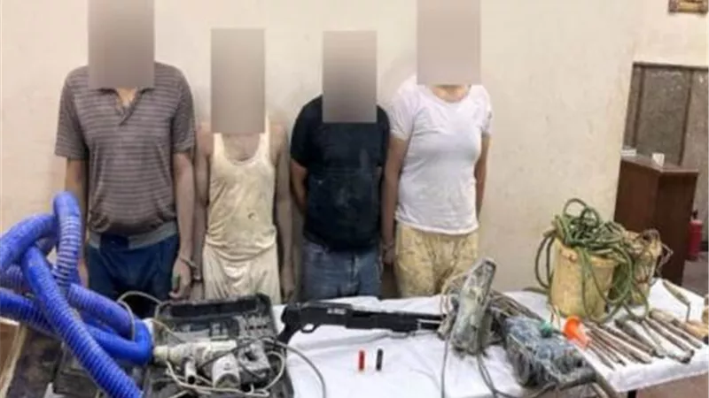 الكنز المدفون .. ضبط 4 أشخاص ينقبون عن الاثار في السيدة زينب