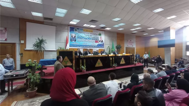 المفتي للطلاب: عليكم إدراك التحديات والحرص على خدمة بلدكم