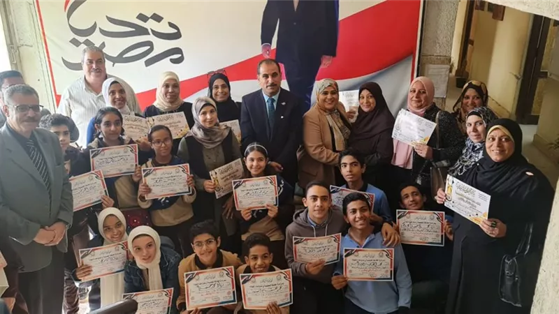 تعليم الخانكة يكرم أوائل الطلبة ويحفزهم للجولة الثانية