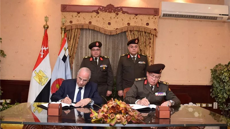 القوات المسلحة توقع عقد تعاون مشترك مع الشركة المصرية للأقمار الصناعية 