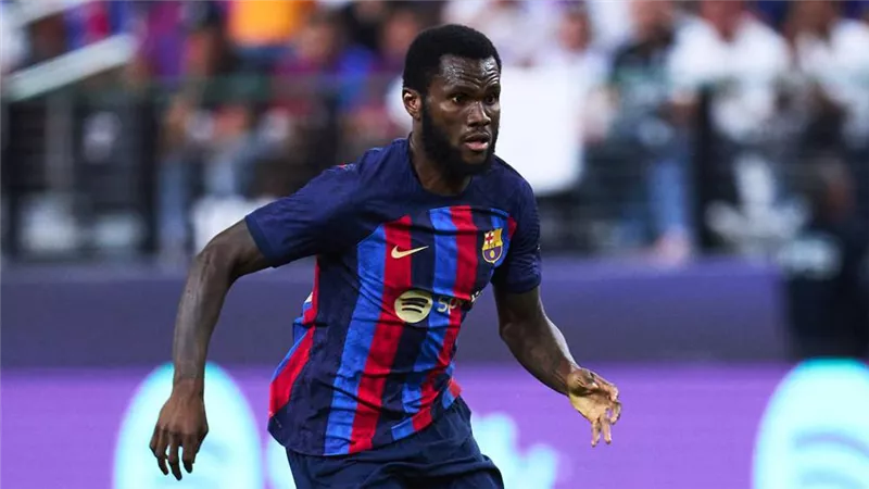 برشلونة يحسم موقفه من رحيل نجم الفريق