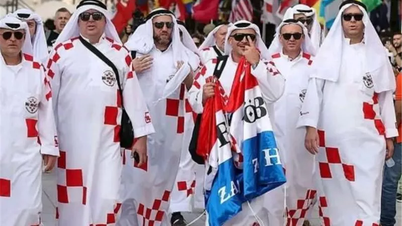 جماهير كرواتيا تخطف الأنظار بالزي الخليجى قبل انطلاق كأس العالم