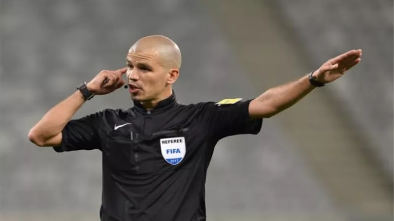 فيفا يعلن حكام مباراة فرنسا وأستراليا