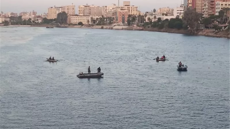 الإنقاذ النهري ينتشل جثمان شخص القى بنفسه فى نيل المنصورة.. بالصور