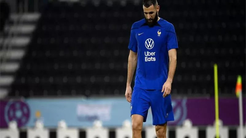 بنزيما يتوجه إلى مدريد بعد استبعاده من مونديال قطر