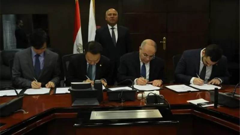 وزير النقل يشهد توقيع مذكرة تفاهم بشأن المنطقة اللوجستية بميناء الإسكندرية