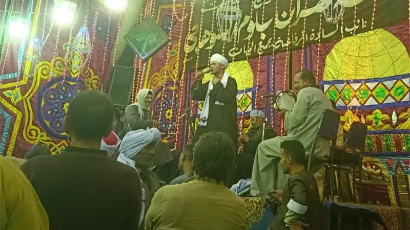 عبدالرحمن هريدى يسعد محبى الإمام الحسين بالإنشاد الدينى.. شاهد