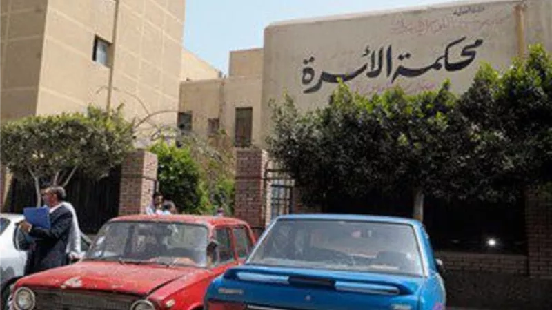 زوجه أمام محكمة الاسرة فى دعوى خلع: خلص فلوسة على الخمرة والرقاصات