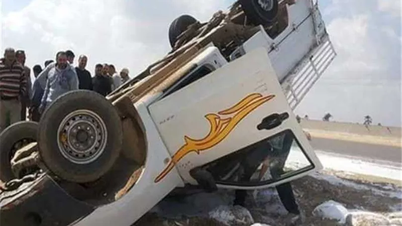 مصرع وإصابة 12 فى انقلاب سيارة ربع نقل على صحراوى المنيا