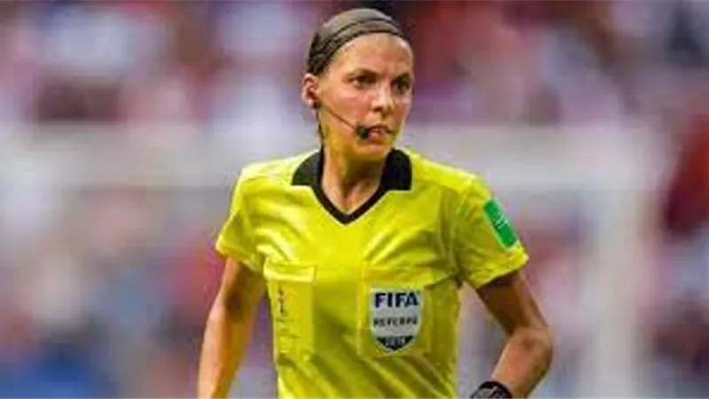 اليوم .. أول حكم من السيدات تشارك بمباراة بكأس العالم