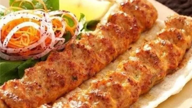 لوجبة غداء شهية..اليك طريقة عمل كباب الدجاج
