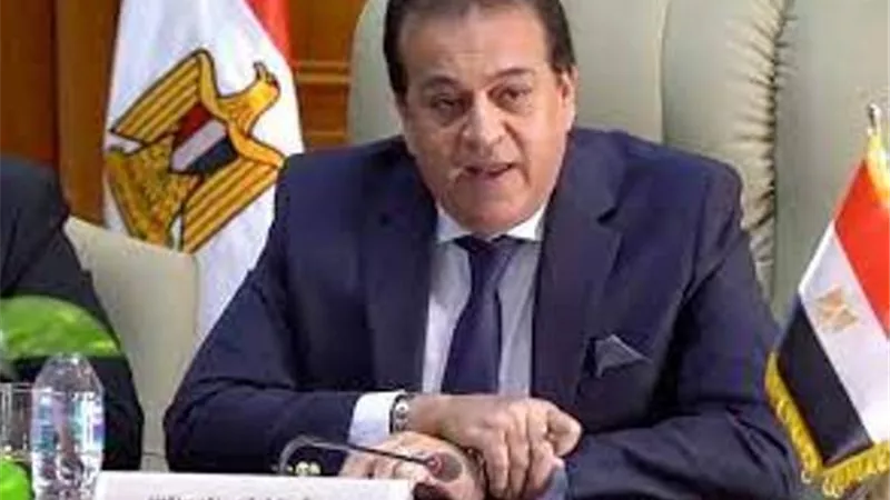 1611 إصابة الفيروس المخلوى أكثرهم من الاطفال.. وزير الصحة يكشف