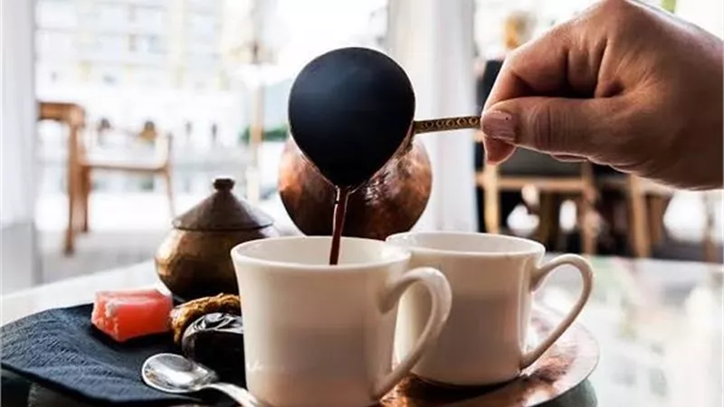 فوائد ومخاطر شرب القهوة