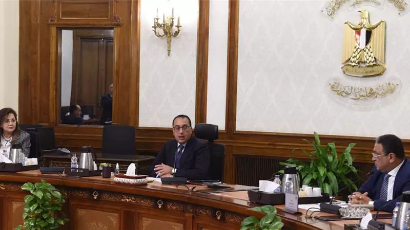 رئيس الوزراء يتابع جهود صندوق مصر السيادي لجذب الاستثمارات الأجنبية