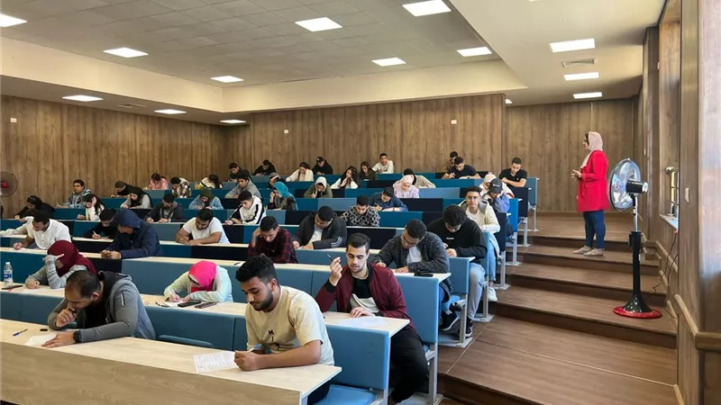 هدوء داخل لجان الامتحانات الفصلية بجامعة الإسماعيلية الأهلية