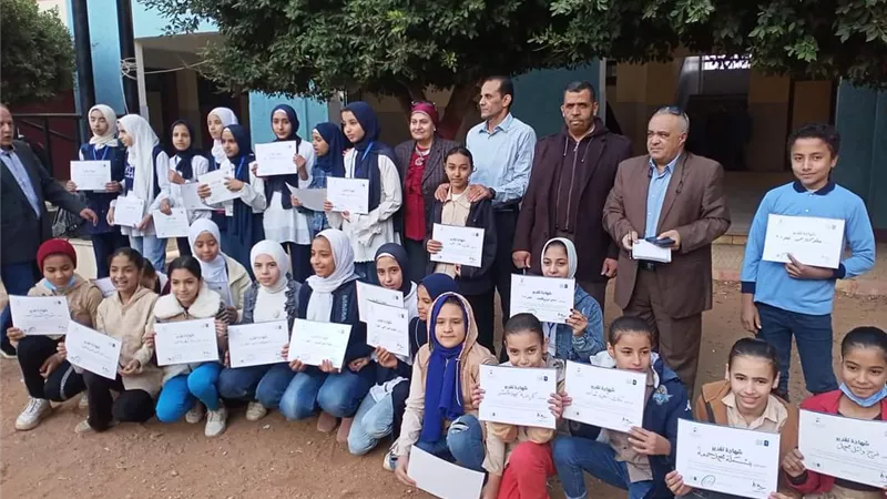 مدير تعليم القليوبية تُكرم عددا من التلاميذ بمدارس طوخ