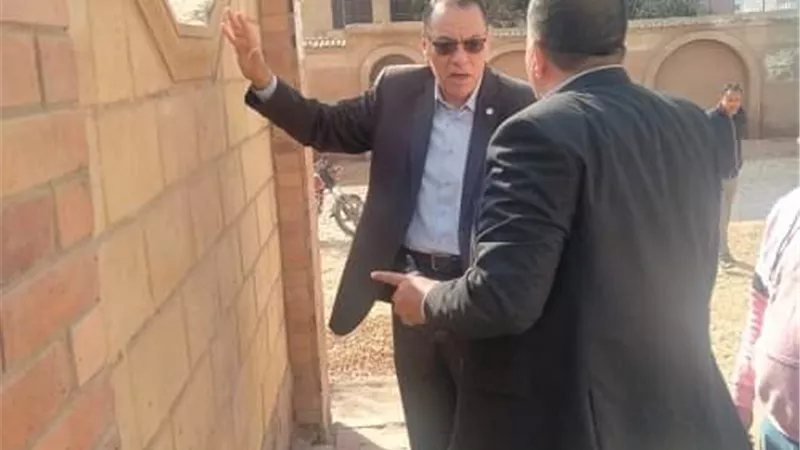 محافظ الشرقية يتفقد رصف وتطويرشوارع فاقوس.صور