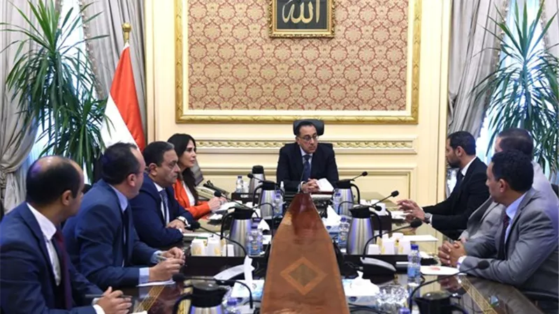 مدبولي يجتمع بممثلي