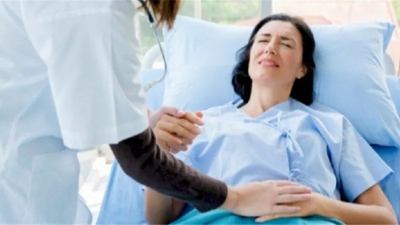 تعرف على أعراض وأسباب وعلاج الحمل خارج الرحم