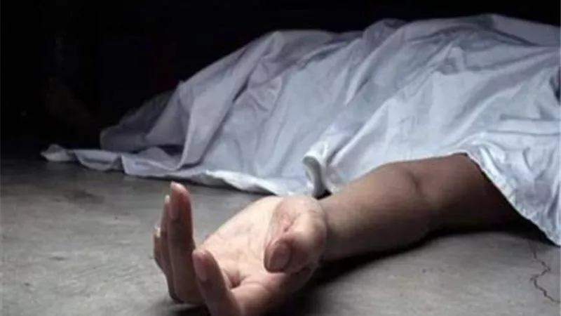مشادة كلامية مع زوجها أودت بحياتها بعدة طعنات.. 
