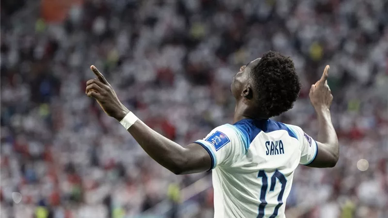 بوكايو ساكا أفضل لاعب فى مباراة إنجلترا وإيران