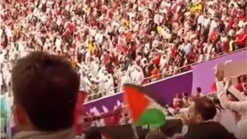شاهد.. علمًا واحدًا يرفعه الجميع والكوفية حاضرة فى مونديال قطر 2022