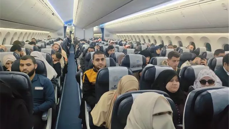 مصرللطيران بدأت تشغيل جسر جوي لنقل ٥٠٠٠ معتمر من الفلسطينيين