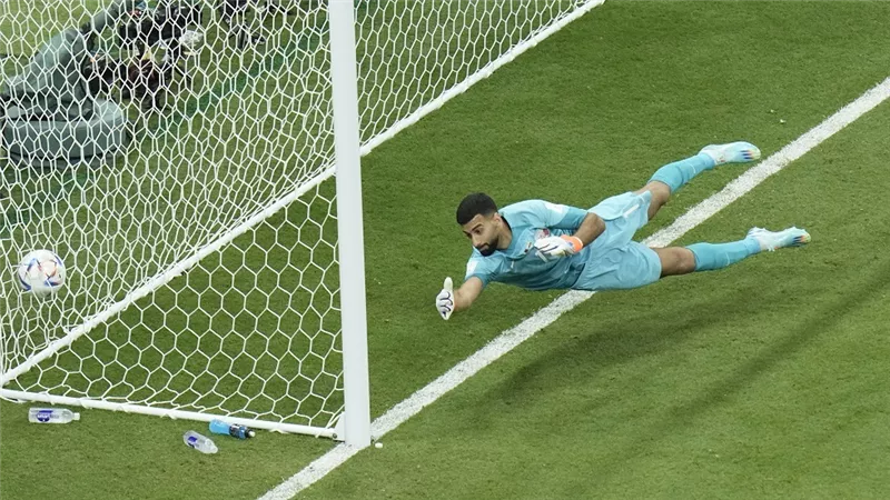 عبدالعال:حارس مرمى قطر متواضع فنيًا وتسبب فى الخسار أمام إكوادور
