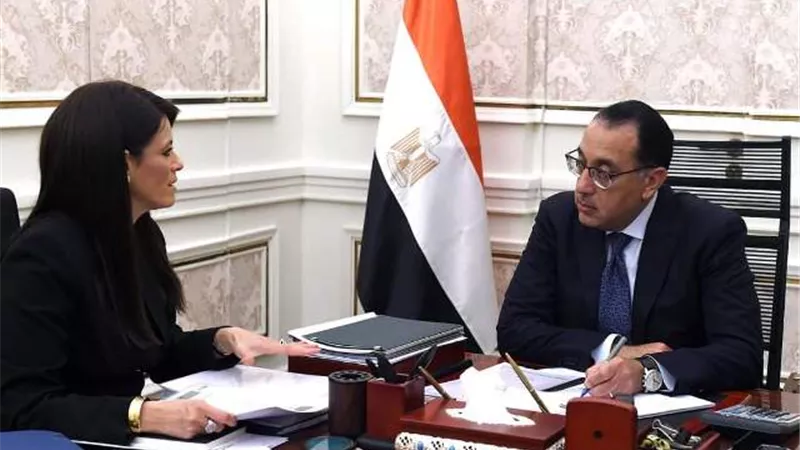 رئيس الوزراء يبحث مع المشاط مبادرات التعاون الدولى بـ كوب 27
