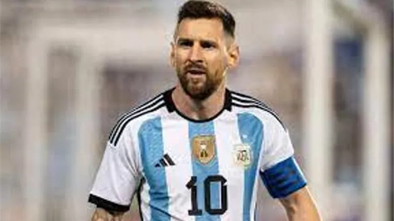 ميسي يهدد المرمى السعودي مبكراً والحارس يتألق.. شاهد