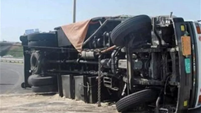 مصرع مواطن إثر انقلاب سيارة نقل ثقيل بأسوان