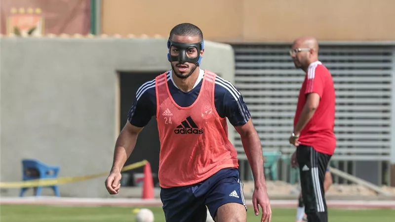 مدافع الأهلي يشارك في التدريبات الجماعية