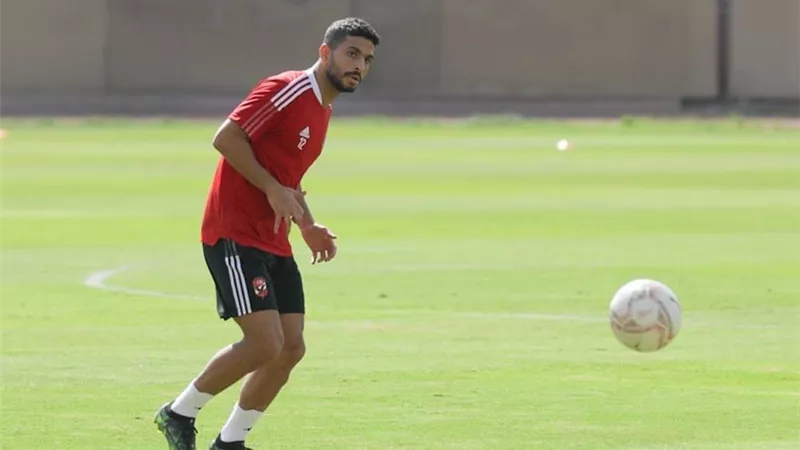 طبيب الأهلي يكشف آخر تطورات إصابة مدافع الفريق