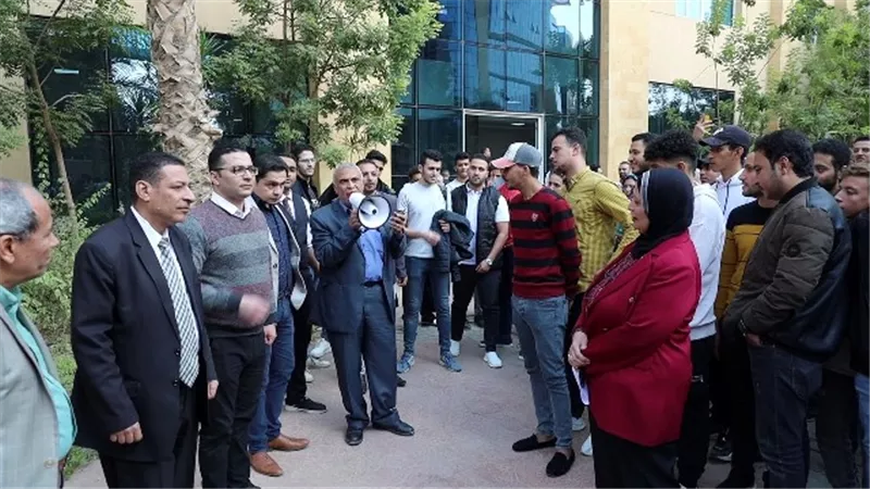 كلية الهندسة بجامعة بدر تجرى تجربة إخلاء لمحاكاة الكوارث.. بالصور