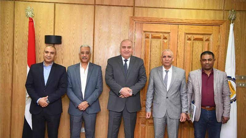 قنا يوقع بروتكول تعاون مع شركة مياه الشرب لإنشاء محطة بمدينة الأمل