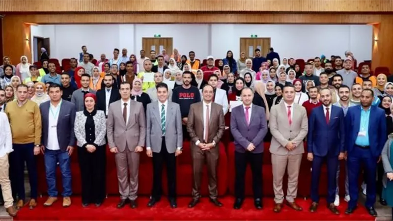 وزيرة التضامن:تنفيذ برامج توعوية بالمدارس تعزز من المهارات الحياتية