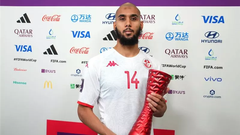 عيسي العيدوني يتوج بجائزة أفضل لاعب فى مباراة تونس والدنمارك
