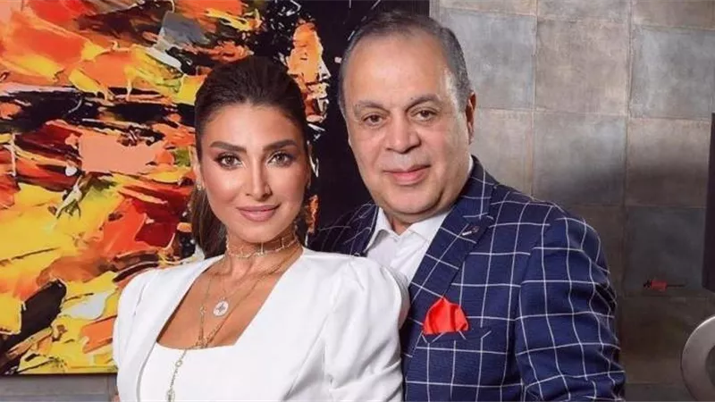 أشرف زكي وروجينا يؤديان مناسك العمرة .. شاهد